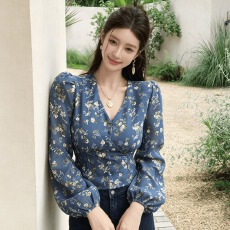 批发春秋冬新款方领系带法式气质泡泡袖碎花<b class='q'>衬衫</b>女短款<b class='q'>长袖</b>上衣