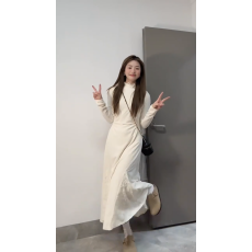 批发杏色高领针织连衣裙女秋<b class='q'>冬</b>加绒配大衣内搭打底修身鱼尾毛衣长裙子