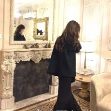 批发黑色长袖<b class='q'>连衣裙</b>子女秋季2026新款高级感鱼尾收腰性感露背包臀长裙
