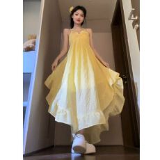 批发海边度假风黄色挂脖露背<b class='q'>连衣裙</b>超好看漂亮独特不规则收腰气质长裙