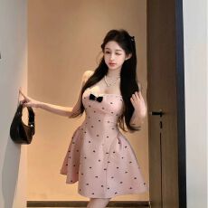 miu里miu气穿搭粉色抹胸吊带连衣裙气质名媛高级感收腰蓬蓬短裙子
