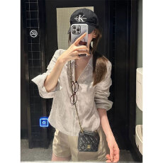 批发法式慵懒风条纹翻领<b class='q'>衬衫</b>女辣妹设计感宽松<b class='q'>长袖</b>上衣