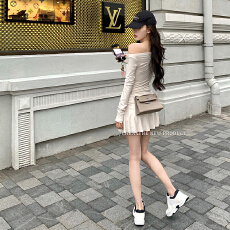 批发辣妹风一字肩长袖收腰显瘦荷叶边短裙连衣裙 气质百搭