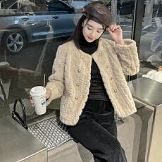 批发温柔风米白色圆领长袖短款肌理皮草外套 显瘦气质<b class='q'>通勤</b>