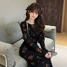 批发温柔风黑色圆领喇叭袖长款碎花<b class='q'>连衣裙</b> 显瘦气质通勤