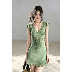 批发绿色辣妹<b class='q'>豹纹</b>V领蕾丝拼接<b class='q'>连衣裙</b>女夏季修身显瘦包臀裙纯欲短裙子