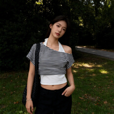 大码胖MM辣妹风条纹露肩短袖T恤女2026夏季新款修身独特斜领上衣