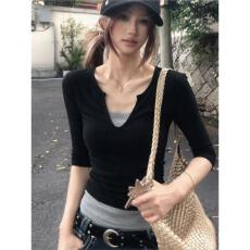 批发撞色假两件V领中袖<b class='q'>T</b><b class='q'>恤</b>女2026秋季新款美式复古减龄遮肚子显瘦上衣