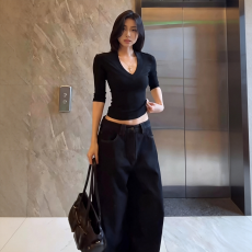 批发辣妹风黑色V领正肩<b class='q'>中袖</b>T恤女2026夏季新款简约修身显瘦五分袖上衣