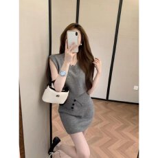 批发档口上新 2026年秋季新款无袖V领针织<b class='q'>连衣裙</b>修身包臀短裙气质套装