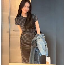 批发档口上新 2026年<b class='q'>夏</b>季新款女士针织两件套短袖上衣半身裙圆领条纹