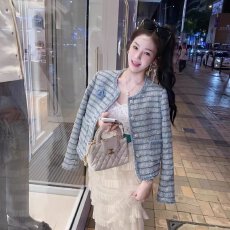 批发档口上新 小香风粗花呢短款开衫外套女流苏边山茶花装饰圆领<b class='q'>修身</b>