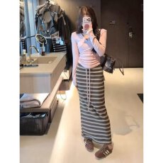 批发档口上新 2026年秋季新款女装针织两件套长袖上衣配<b class='q'>条纹</b><b class='q'>半身裙</b>