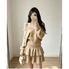 批发档口上新 2026年秋季新款女装针织套装V领露肩毛绒上衣高腰蛋糕裙