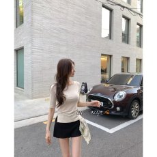 批发档口上新2026年季节女装修身针织衫船领<b class='q'>中袖</b>下摆开叉设计收腰显瘦