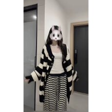 批发档口上新 2026年春季新款女装黑白<b class='q'>条纹</b>针织开衫<b class='q'>半身裙</b>两件套毛衣