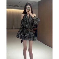 批发档口上新 2026年季节<b class='q'>女</b>装格纹露肩挂脖V领长袖灯笼袖高腰连体短裤