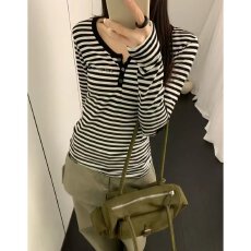 批发档口上新 2026年秋季新款女装修身<b class='q'>黑白条纹</b>长袖针织上衣毛衣