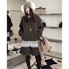 批发档口上新 2026年秋冬新款女士针织套<b class='q'>装</b>圆领长袖绞花毛衣配短<b class='q'>裤</b>