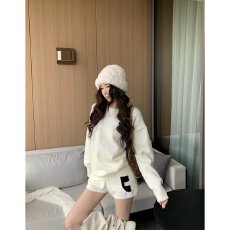 批发档口上新 2026年夏季新款女杏色针织套<b class='q'>装</b>圆领长袖上衣短<b class='q'>裤</b>两件套