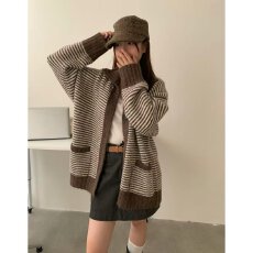 批发档口上新 秋冬新款女装宽松<b class='q'>中长款</b>针织开衫条纹V领长袖毛衣<b class='q'>外套</b>