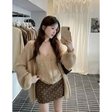 批发档口上新 2026年秋季新款女装针织开衫宽松落肩V领镂空外搭<b class='q'>毛衣</b>