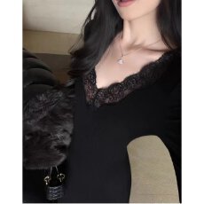 批发档口上新 2026年春秋季女装V领蕾丝拼接修身针织连衣裙<b class='q'>中长款</b>