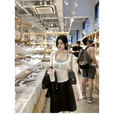 批发档口上新 2026年夏季<b class='q'>新款</b>女装白色修身紧身长袖针织衫短款上衣