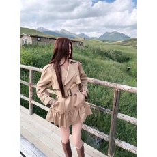 批发档口上新 2026秋季新款女装卡其色风衣式<b class='q'>连衣裙</b>收腰双排扣短裙