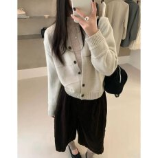 批发档口上新 2026年春秋新款女装圆领<b class='q'>短款</b>宽松落肩针织<b class='q'>开衫</b>毛衣外套