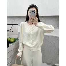 批发档口上新 2026年春秋新款女装圆领长袖针织<b class='q'>开衫</b>单排扣<b class='q'>短款</b>毛衣