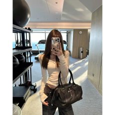 批发档口上新 2026年夏季新款女装V领修身针织<b class='q'>打底衫</b>长袖套头毛衣