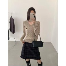 档口上新 2026年秋冬老钱风麻花针织V领长袖修身短款毛衣女装百搭