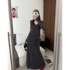 批发档口上新 2026年<b class='q'>夏季</b>新款女装V领交叉裹身针织连衣裙长款收腰长裙