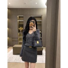 批发档口上新 2026年<b class='q'>夏季</b>新款女装修身V领蕾丝刺绣针织衫短款套头毛衣