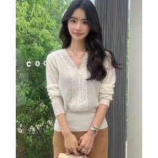 批发档口上新 2026年<b class='q'>夏季</b>新款女装V领蕾丝拼接针织衫修身套头毛衣薄款