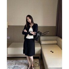 批发档口上新 2026年秋季新款<b class='q'>女装</b>圆领长袖麻花针织开衫中长款毛衣