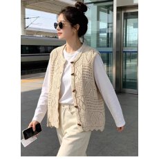 批发档口上新 2026年秋季新款女针织马甲背心 圆领镂空纽扣花边