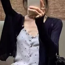 批发档口上新 2026年夏季新款女士修身<b class='q'>短款</b>V领<b class='q'>针织</b><b class='q'>开衫</b>木耳边长袖上衣