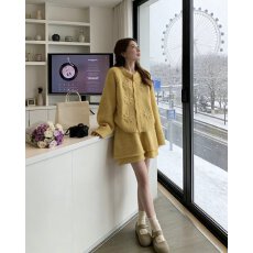 批发档口上新 2026年春季新款女装<b class='q'>针织</b><b class='q'>开衫</b>短裤套装花朵提花毛衣