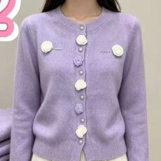 批发档口上新 2026年春秋新款女装圆领<b class='q'>长袖</b>针织开衫花朵装饰毛衣<b class='q'>外套</b>