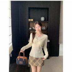 批发档口上新 <b class='q'>春</b>秋季女装V领蕾丝拼接修身微收腰长袖针织衫套头上衣