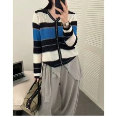 批发档口上新 2026年夏季新款<b class='q'>女</b>装V领条纹针织<b class='q'>开衫</b>长袖宽松<b class='q'>毛衣</b>外套