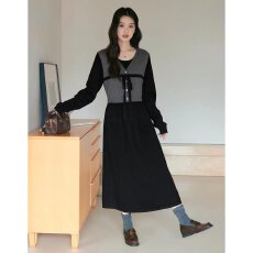 批发档口上新 2026年春秋新款女装V领拼色长袖针织<b class='q'>连衣裙</b>宽松<b class='q'>中长</b>裙