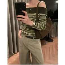 批发档口上新 2026春秋季女装一字肩露肩<b class='q'>条纹</b>针织衫长袖修身套头毛衣