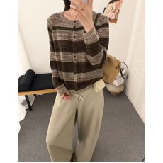 批发档口上新 2026年秋季新款女装宽松落肩条纹针织开衫圆领长袖<b class='q'>毛衣</b>