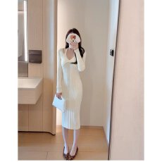 批发档口上新 2026年春秋季女装深V领交叉扭结长袖修身针织连衣裙
