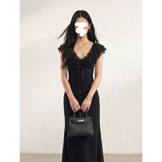 批发纯欲v领蕾丝拼接连衣裙女<b class='q'>夏</b>季设计感修身绝美氛围感包臀鱼尾长裙
