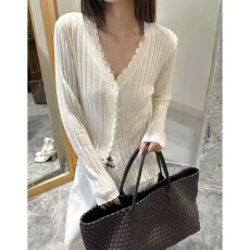 批发档口上新 2026年秋季女士V领钩花边针织开衫长袖修身毛衣外套