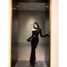 批发黑色斜领露肩蕾丝拼接连衣裙女秋法式性感辣妹设计感小众包臀长裙